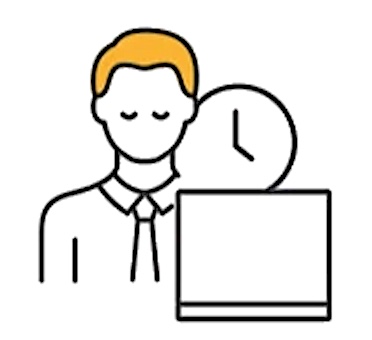 Professionnel au bureau face à l’horloge