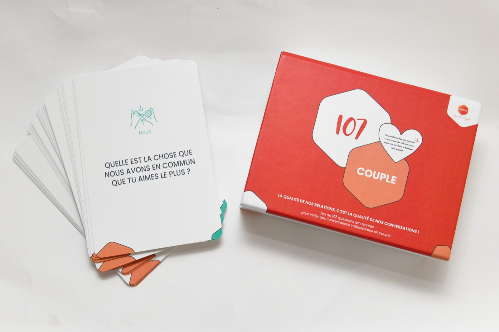 Cartes du jeu et coffret 107 Couple