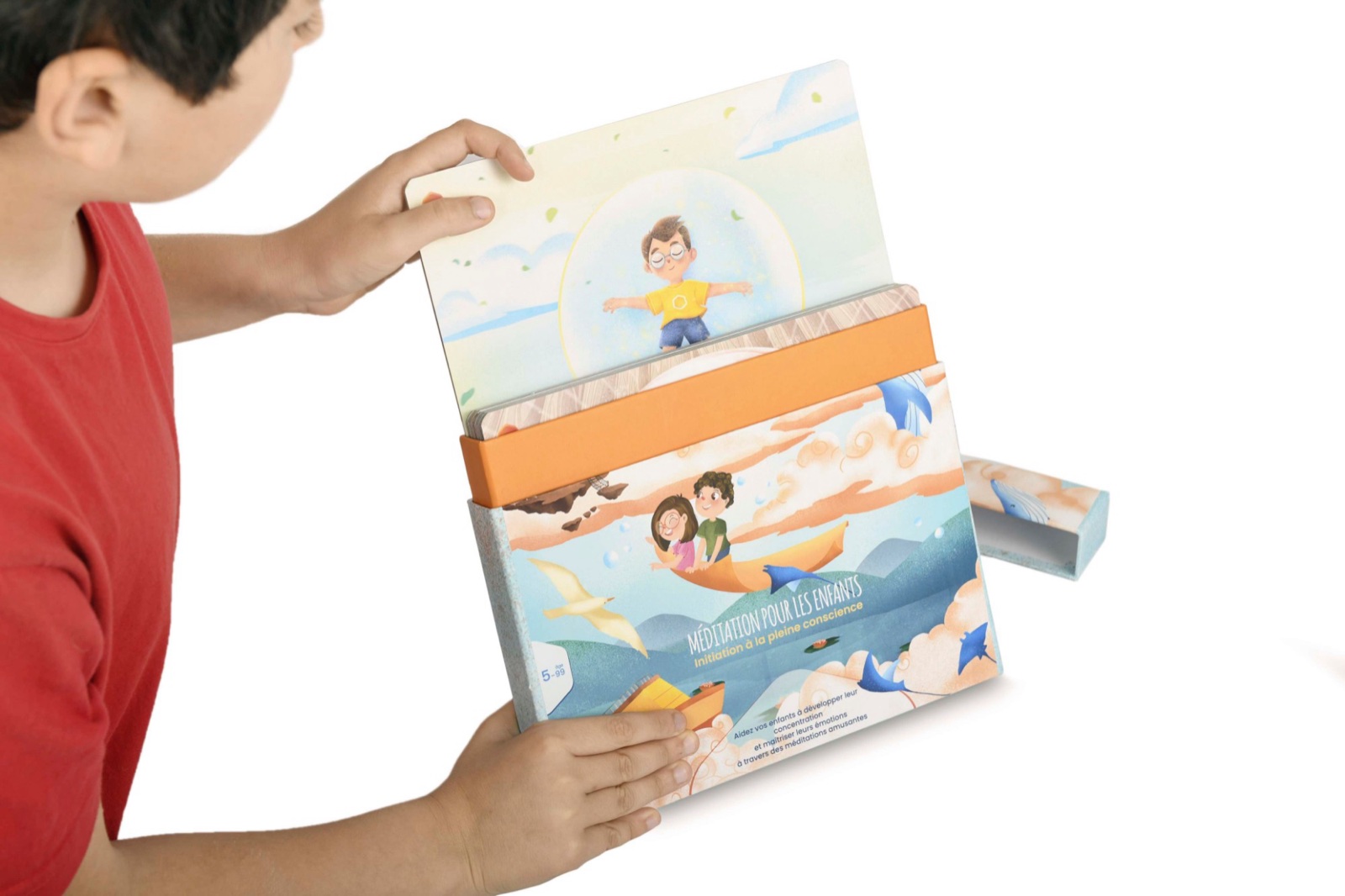 Enfant découvrant une carte de méditation